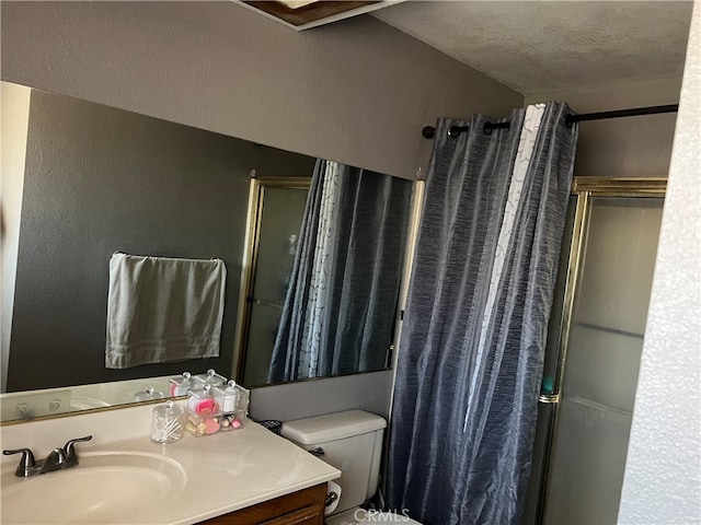 bathroom with vanity, a textured ceiling, a shower with curtain, and toilet