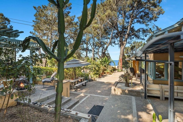 view of yard featuring a patio