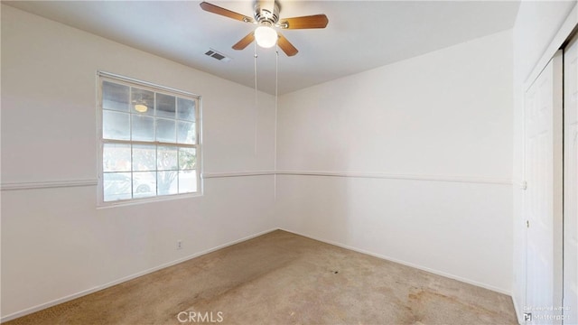 unfurnished room with light carpet and ceiling fan