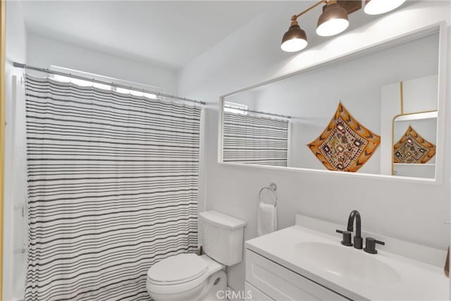 bathroom featuring a shower with shower curtain, vanity, and toilet