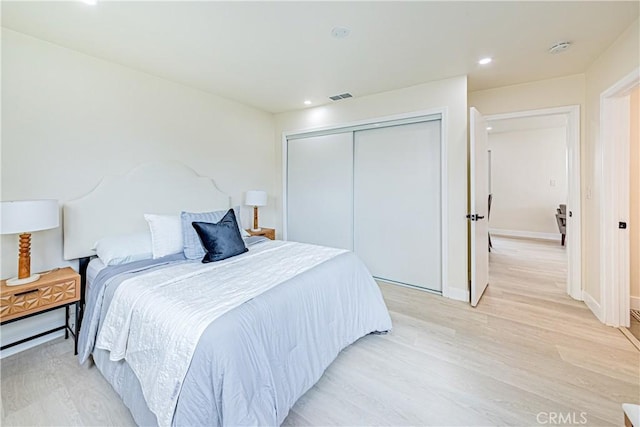 2942 S W View St, Los Angeles, CA 90016 - bedroom with light wood-style floors, a closet, baseboards, and recessed lighting