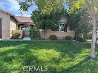 view of front of home featuring a front lawn