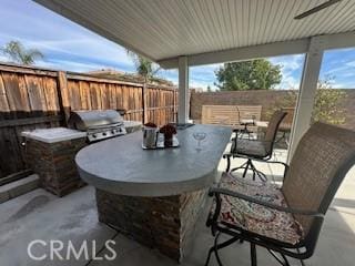 view of patio with an outdoor kitchen and grilling area