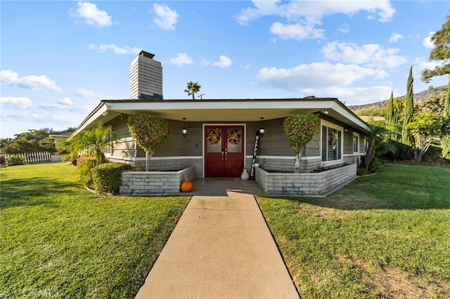 view of front of property with a front yard