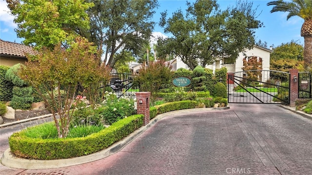 2550 E Jenny Ave, Fresno, CA 93720 - view of gate