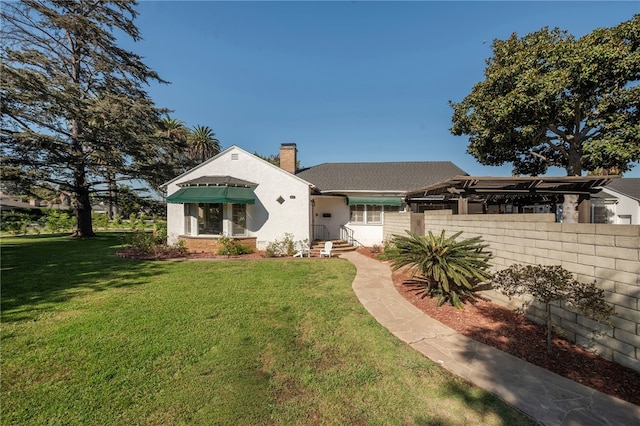 view of front of house featuring a front lawn