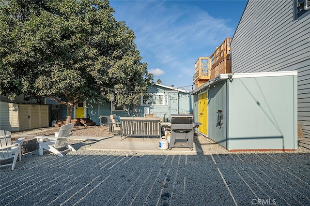 view of patio with an outdoor fire pit and a grill