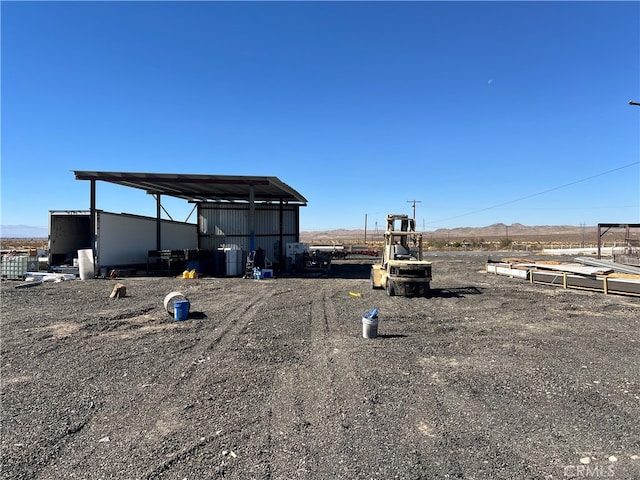 view of yard with a mountain view