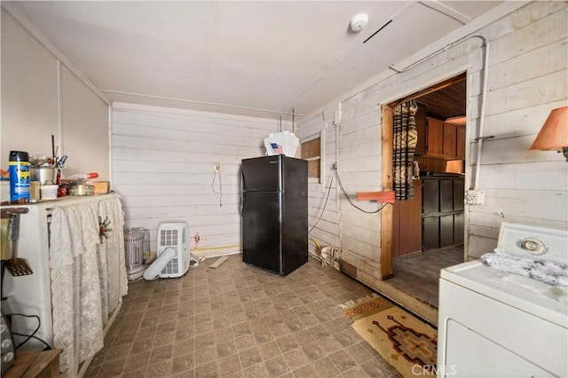 miscellaneous room with washer / dryer