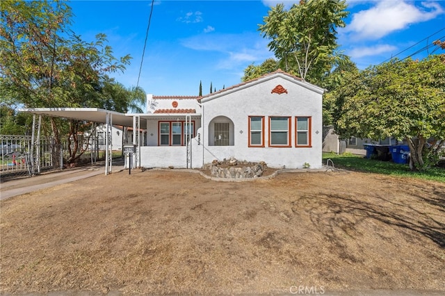 view of front of property featuring a carport