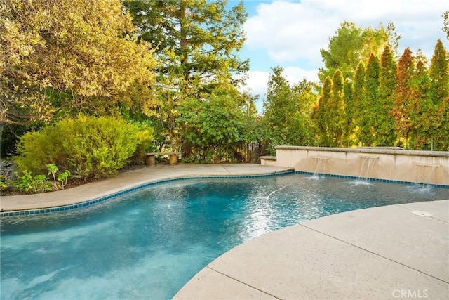 view of pool with pool water feature