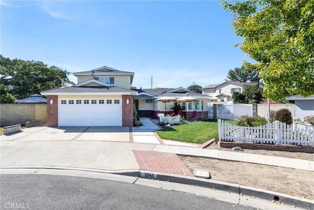 view of front of house featuring a front lawn and a garage