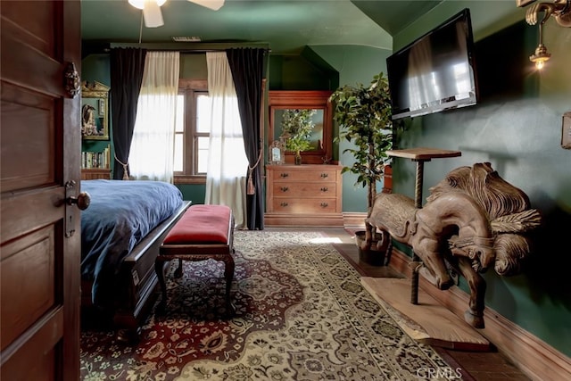 bedroom with ceiling fan