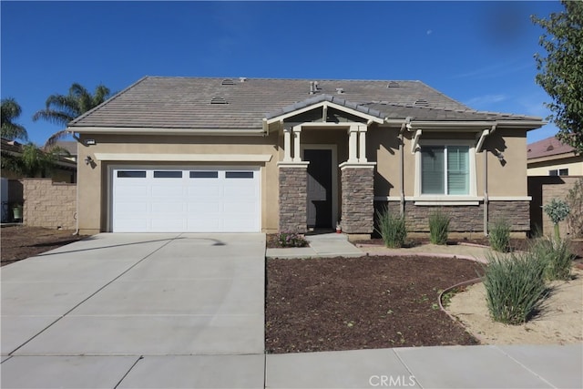 view of front facade featuring a garage