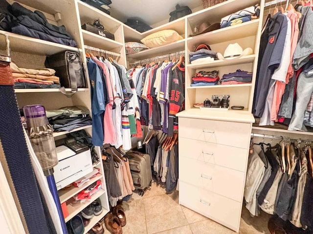 walk in closet with light tile patterned flooring