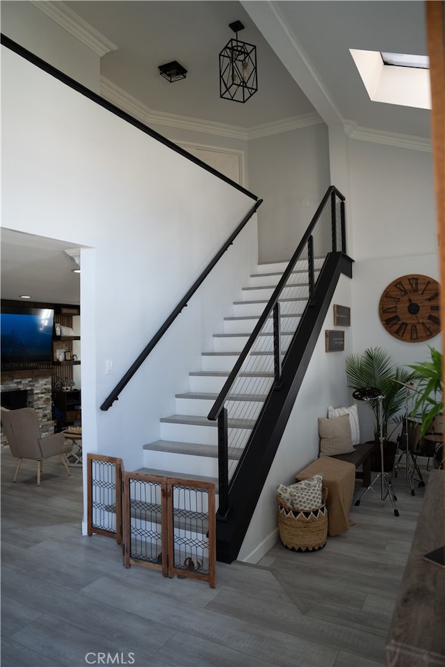 stairway featuring hardwood / wood-style flooring and ornamental molding