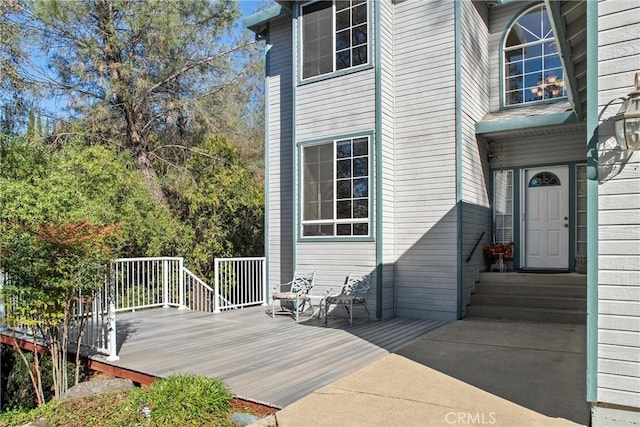 entrance to property featuring a wooden deck