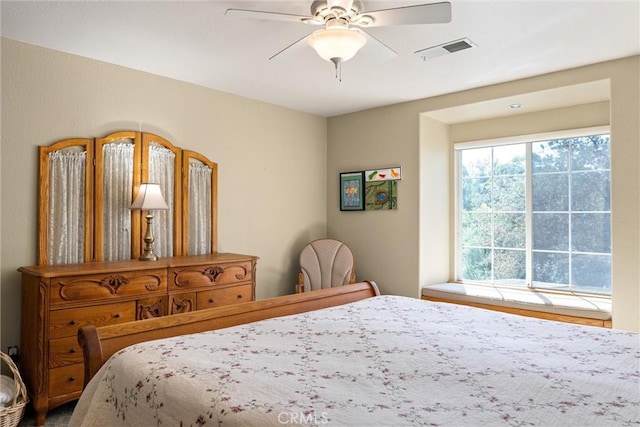 bedroom with ceiling fan