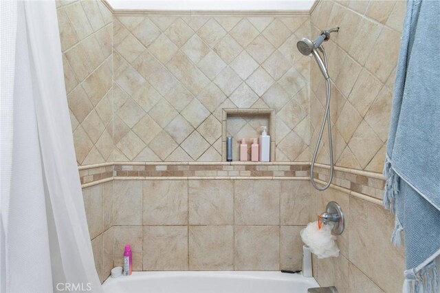 bathroom featuring shower / tub combo