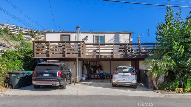 view of front facade featuring a wooden deck