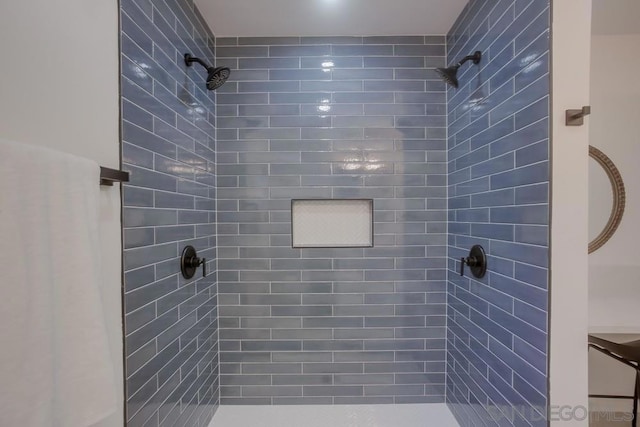 bathroom featuring tiled shower