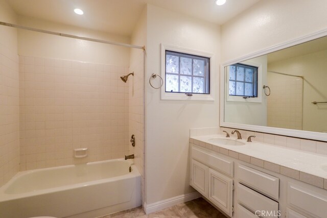 bathroom with vanity and tiled shower / bath