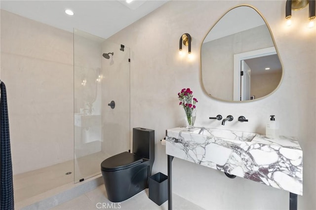 bathroom with tiled shower, tile patterned floors, and toilet