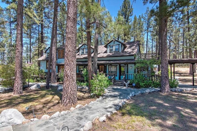 new england style home with a porch