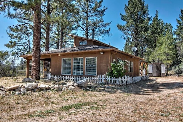 view of front facade featuring a storage shed