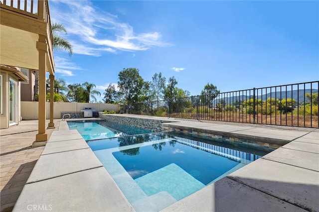 view of swimming pool featuring a patio area and a jacuzzi