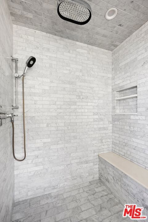 bathroom featuring tiled shower