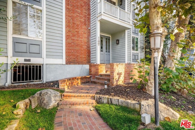 entrance to property with a balcony