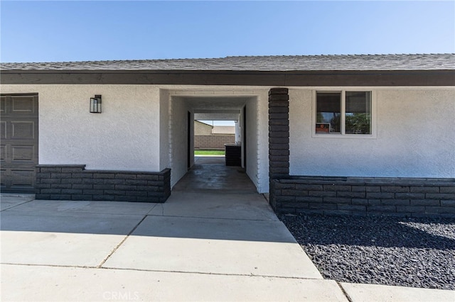 property entrance featuring a carport