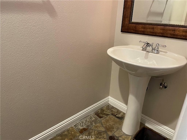 7 Corte Abertura, San Clemente, CA 92673 - bathroom featuring baseboards and stone finish floors