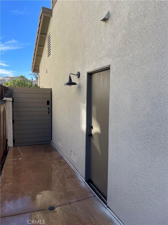 7 Corte Abertura, San Clemente, CA 92673 - property entrance with stucco siding