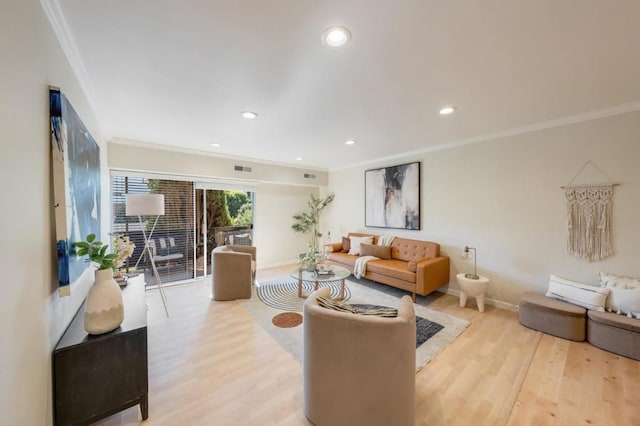 living room featuring light wood-type flooring and crown molding