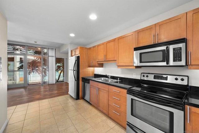 kitchen featuring sink, appliances with stainless steel finishes, and light hardwood / wood-style flooring