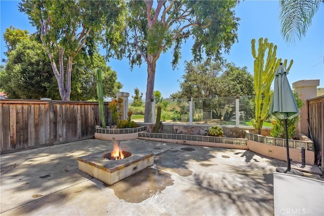 view of patio with a fire pit