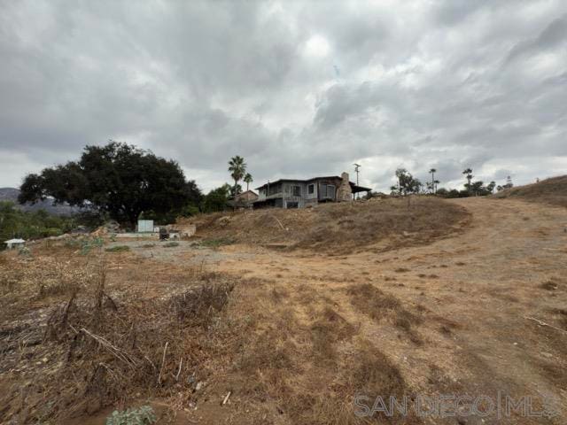 view of yard featuring a rural view