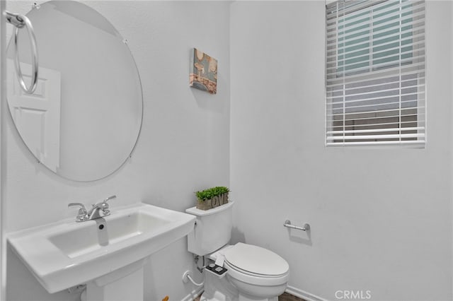 bathroom featuring toilet and sink