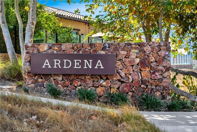 view of community / neighborhood sign