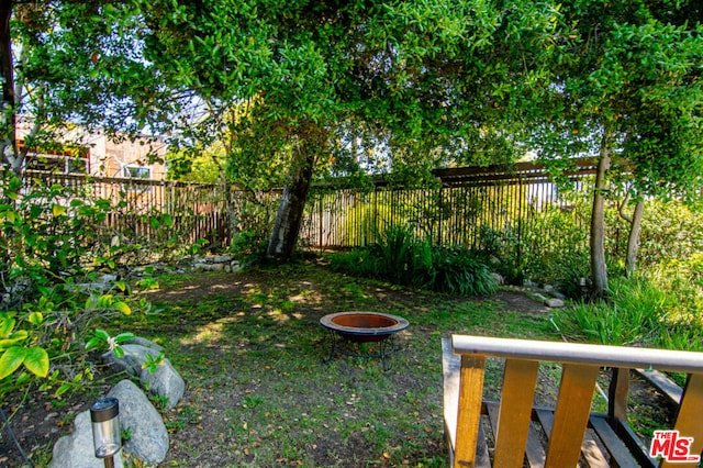 view of yard featuring a fire pit