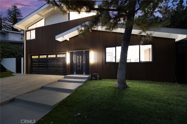 view of front of home featuring a yard