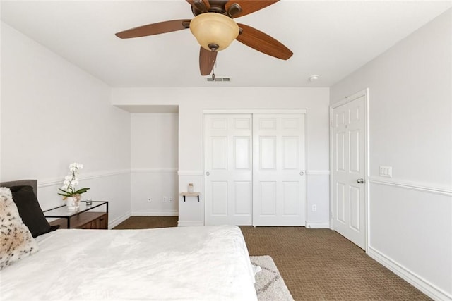 bedroom featuring dark colored carpet, a closet, visible vents, a ceiling fan, and baseboards