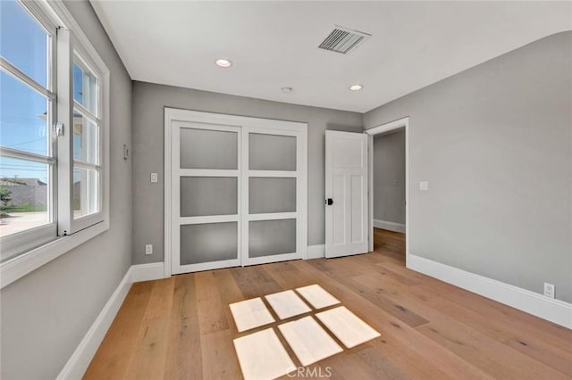 unfurnished room featuring light hardwood / wood-style flooring