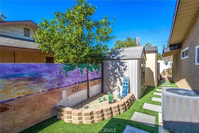 view of yard featuring a storage shed and central AC unit