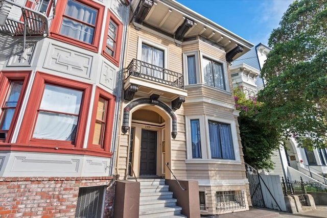 view of front facade with a balcony