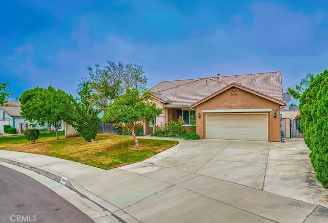 view of front of property featuring a front yard and a garage