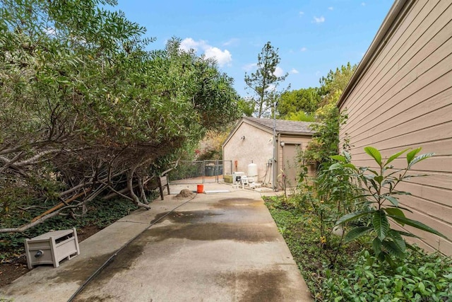 view of yard with a patio area