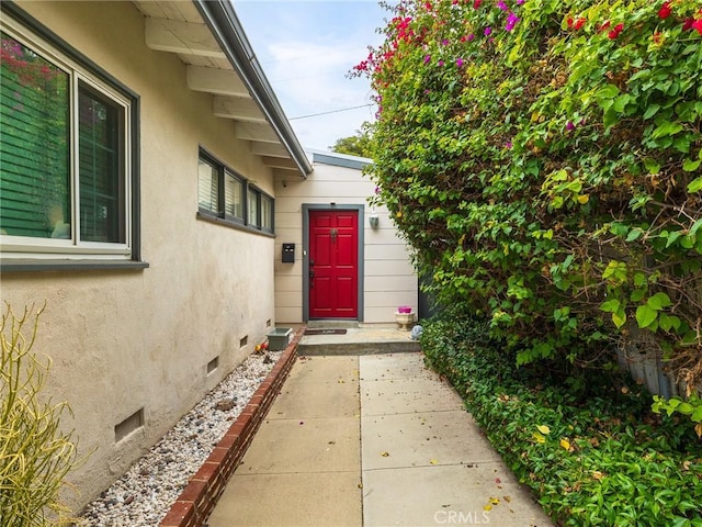 entrance to property featuring a patio